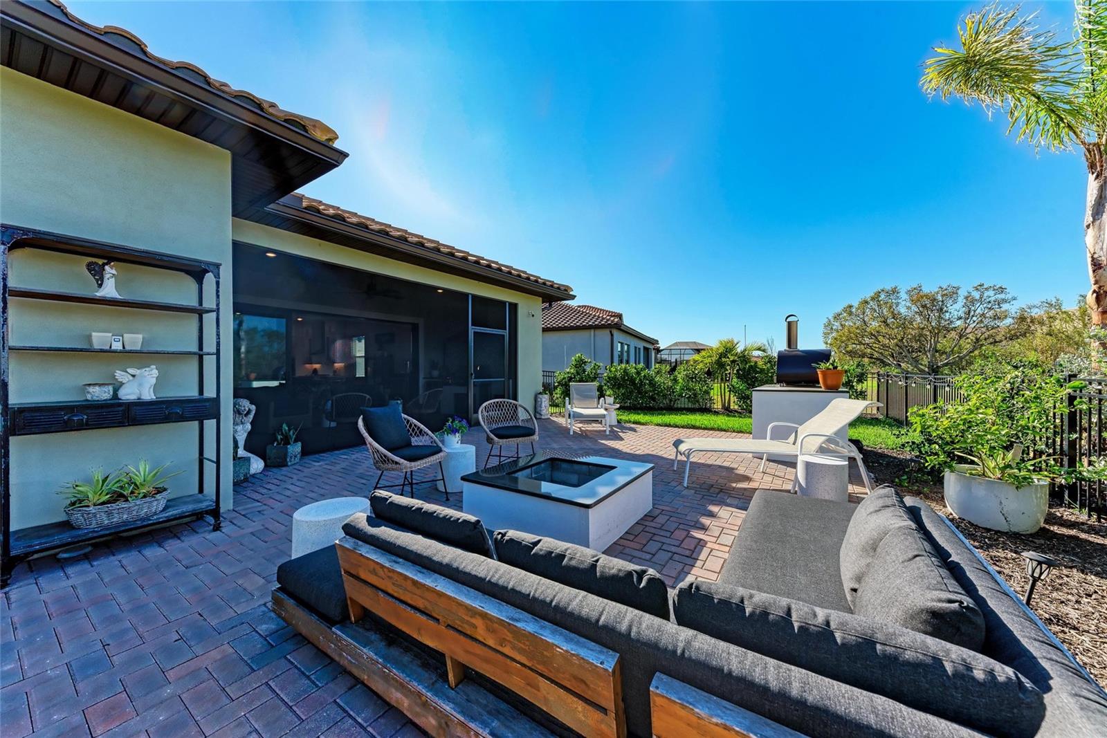 Image 60 of 95 For 2322 5th Street E