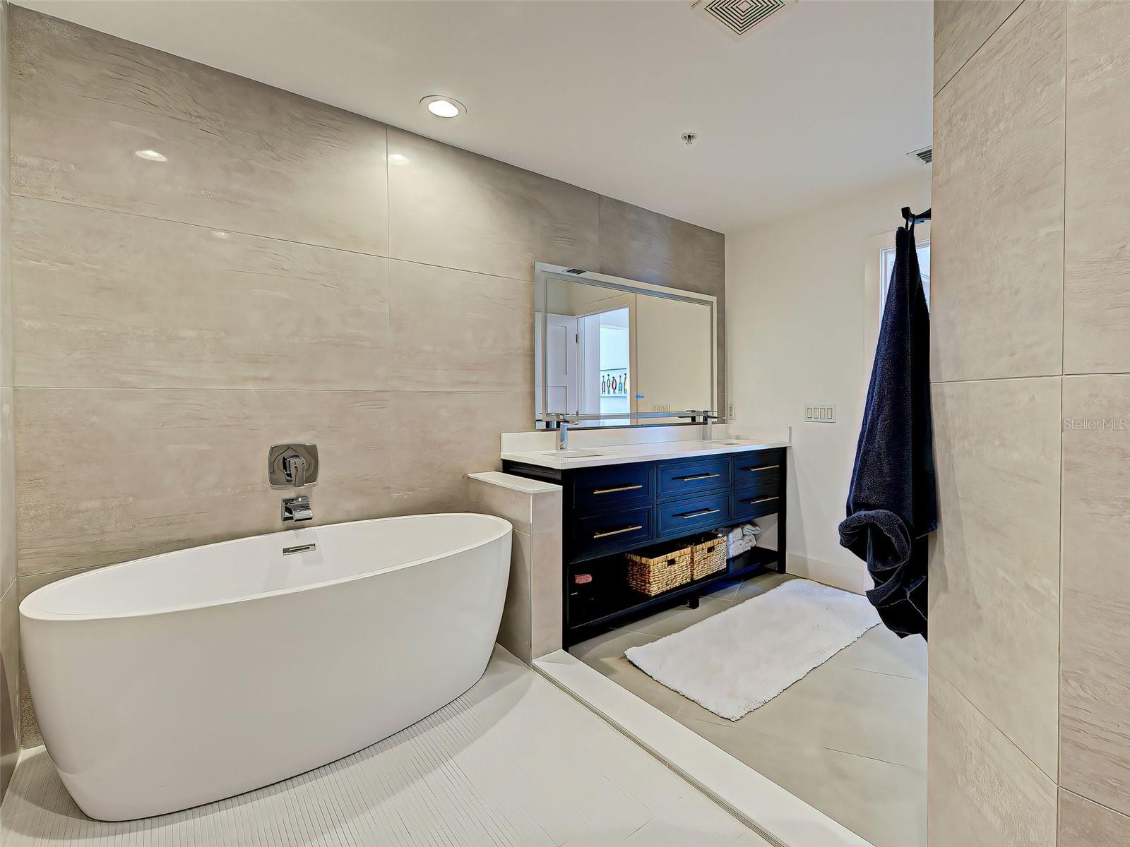 Image 36 of 65 For 516 Tamiami Trail S 201