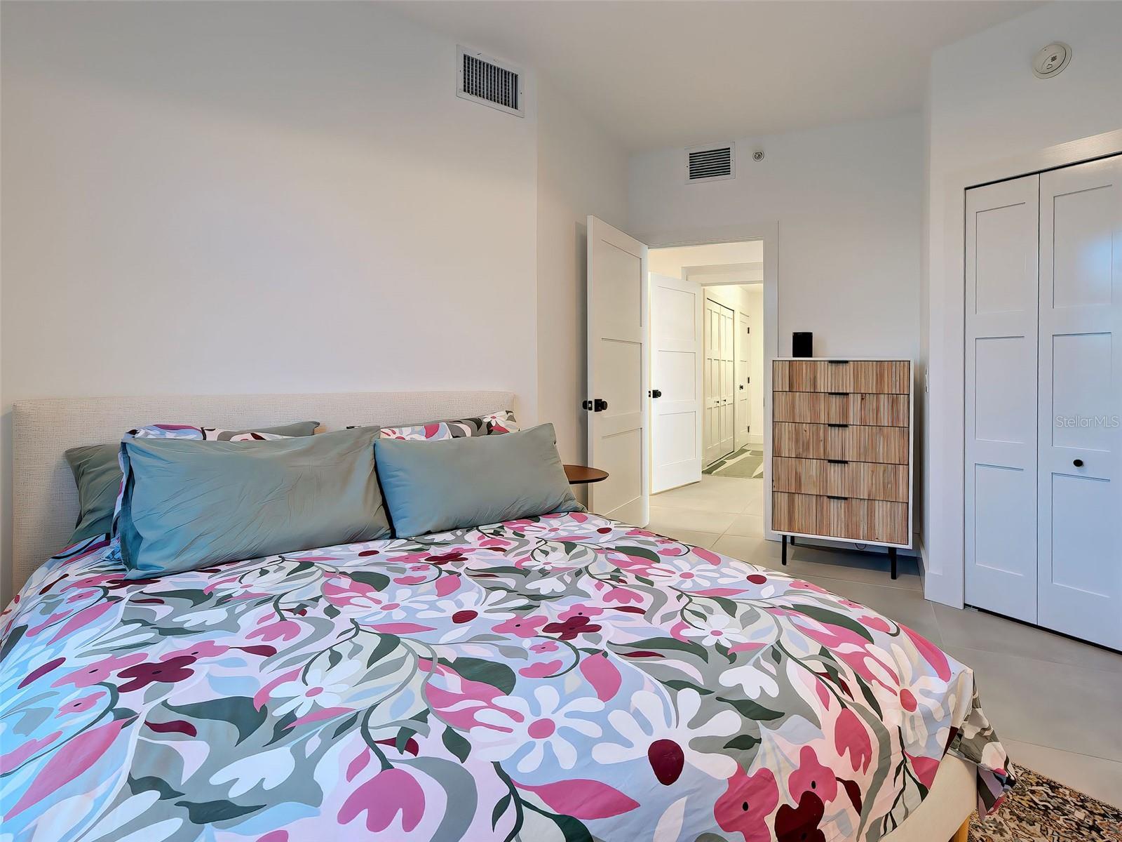 Image 40 of 65 For 516 Tamiami Trail S 201