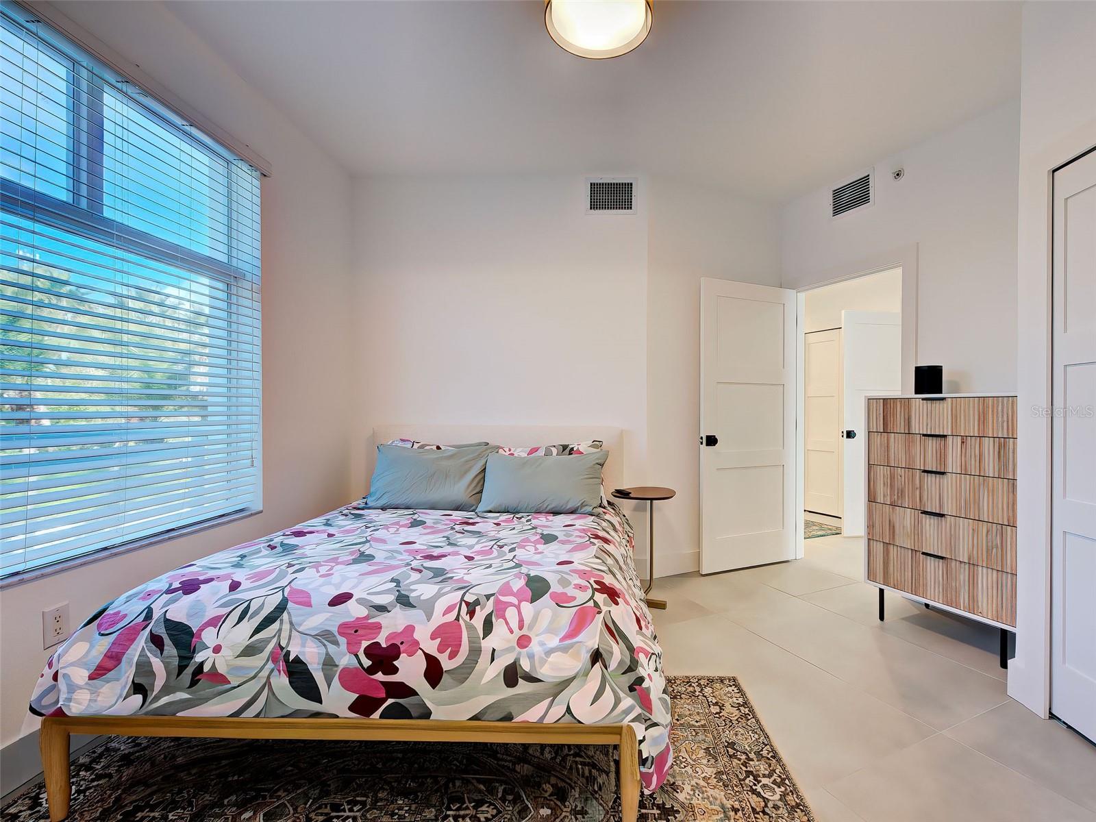 Image 41 of 65 For 516 Tamiami Trail S 201