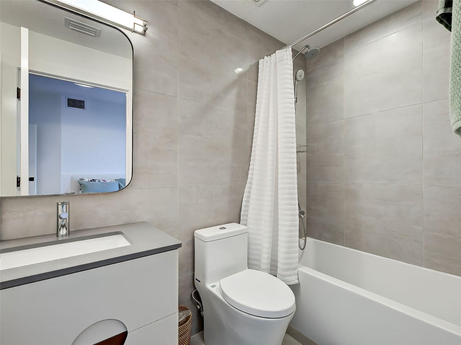 Image 42 of 65 For 516 Tamiami Trail S 201