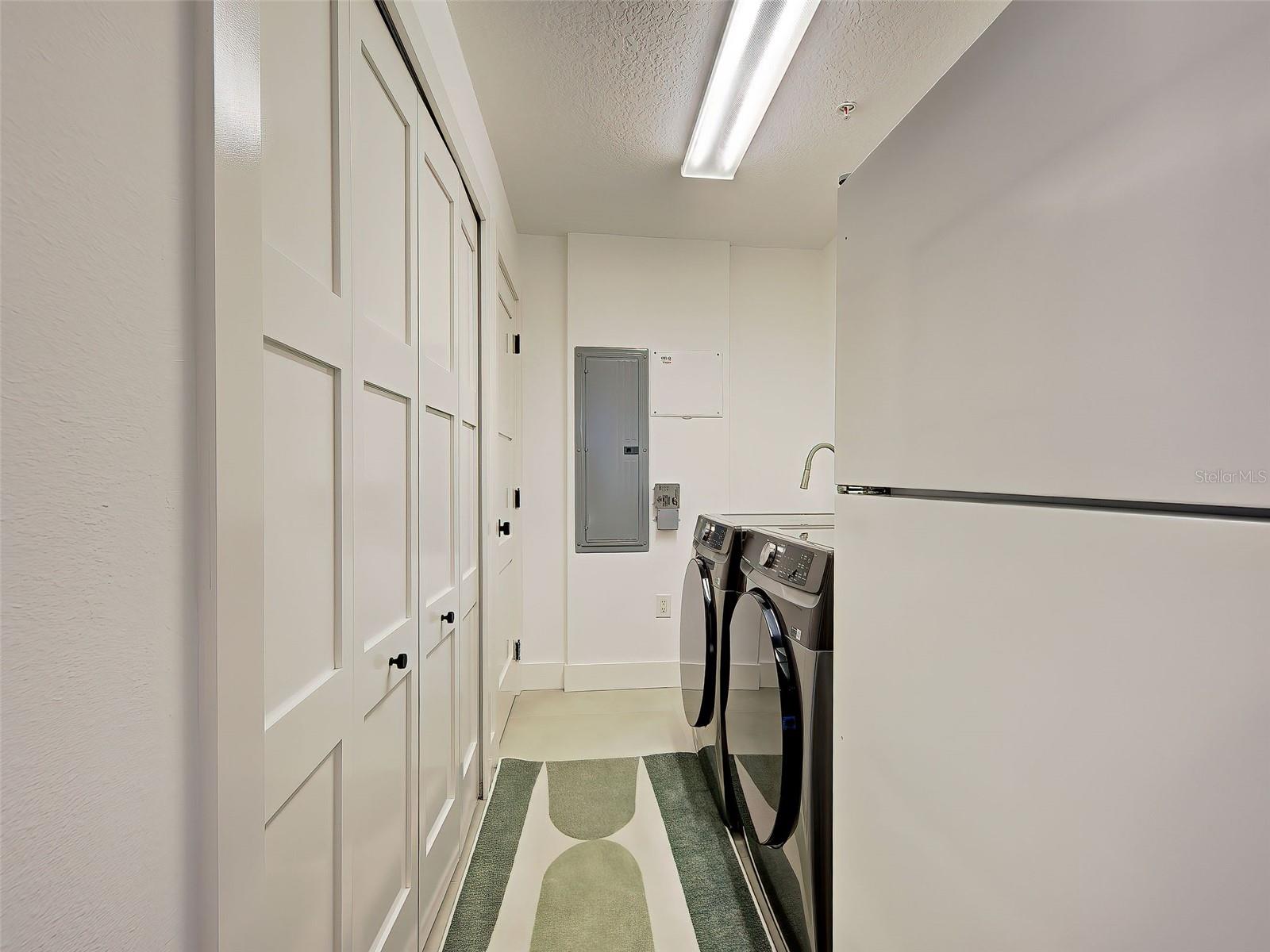 Image 43 of 65 For 516 Tamiami Trail S 201