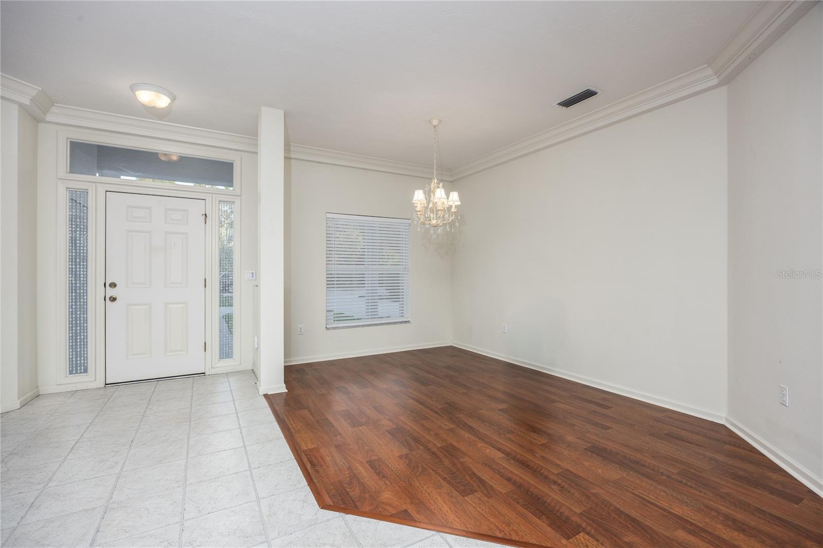 Image 15 of 51 For 566 Oak Bay Drive