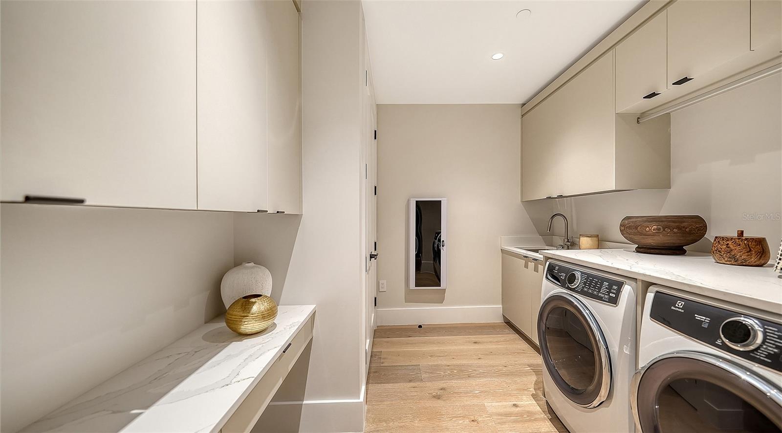 Image 24 of 39 For 253 Golden Gate Point 701