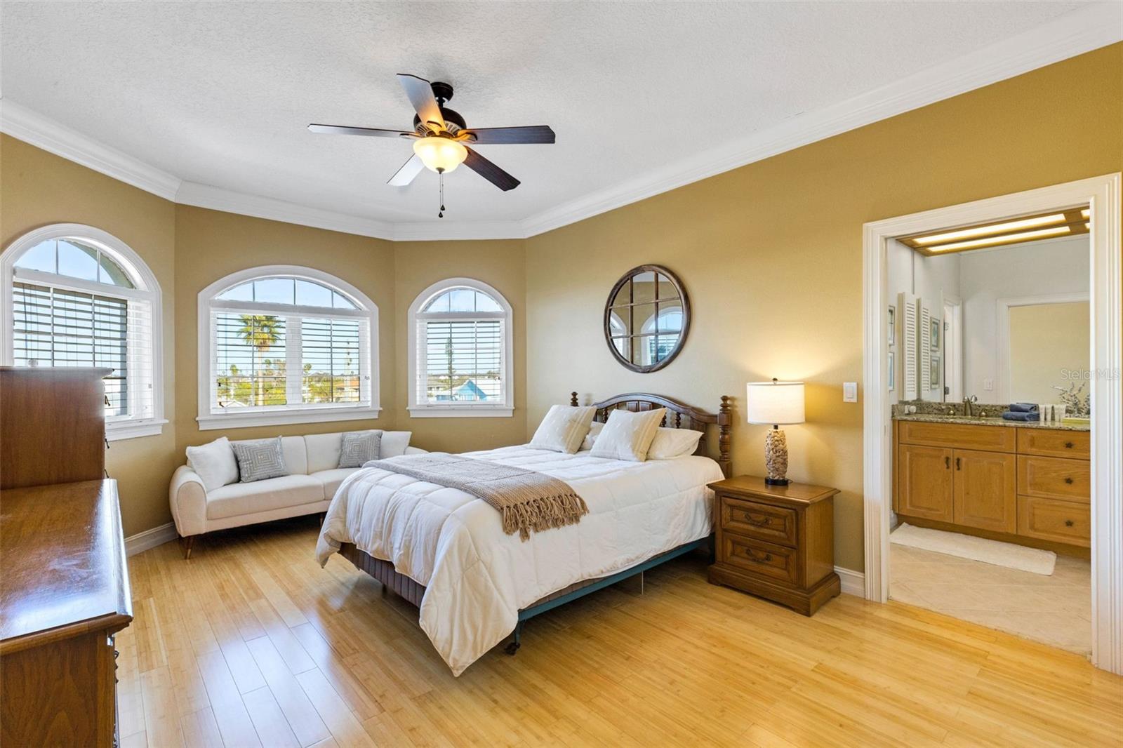 Image 52 of 71 For 13423 Gulf Lane