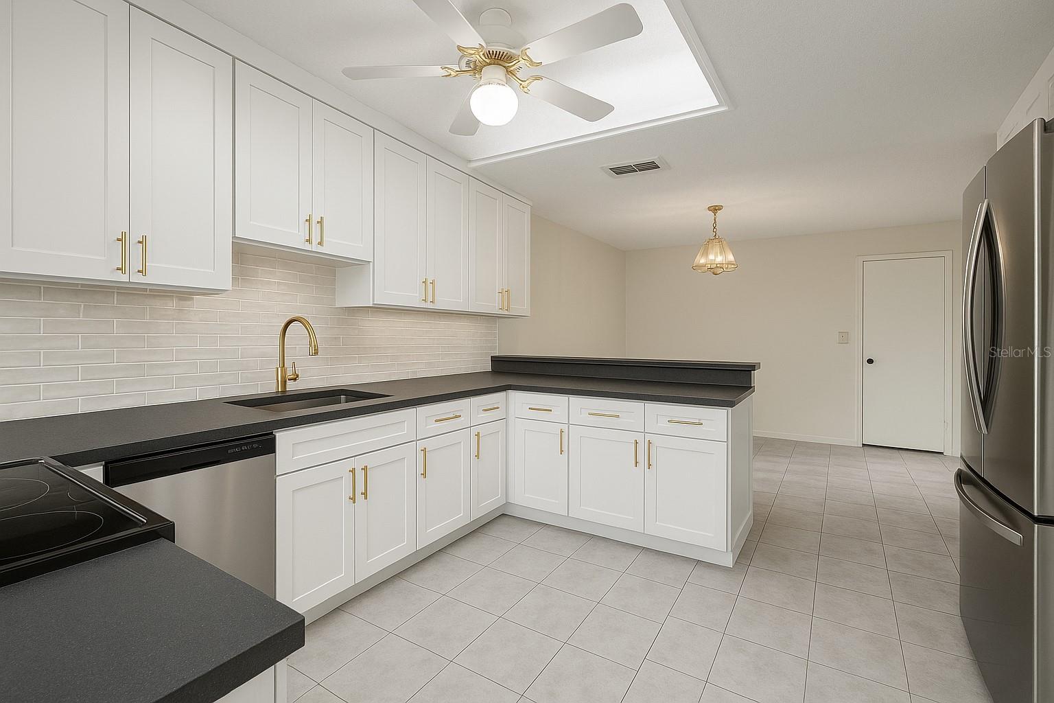 Image 4 of 57 For 4408 La Jolla Drive 19a