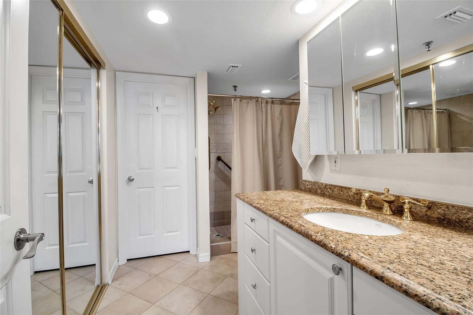 Image 19 of 44 For 1485 Gulf Of Mexico Drive 303