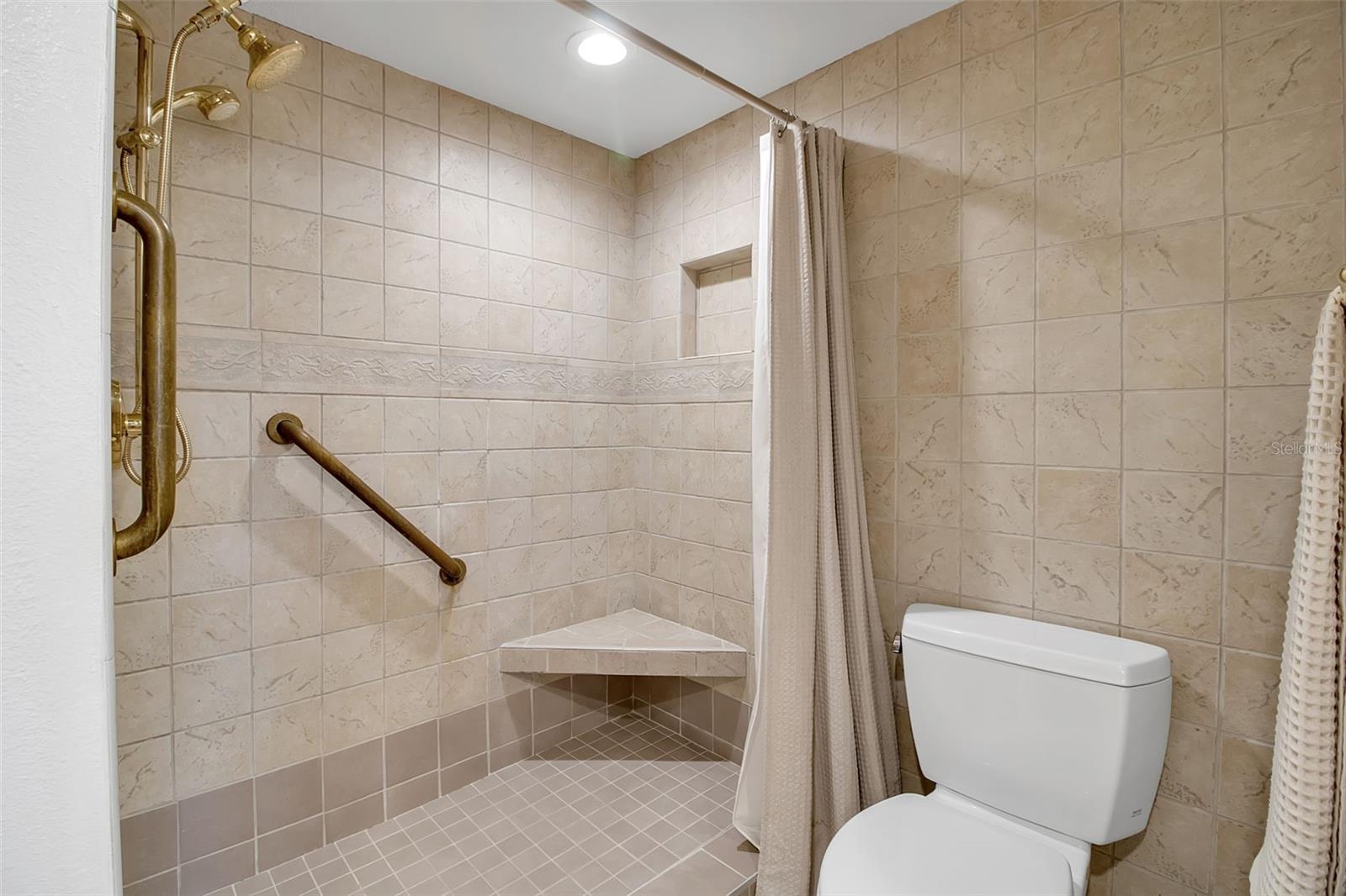 Image 20 of 44 For 1485 Gulf Of Mexico Drive 303