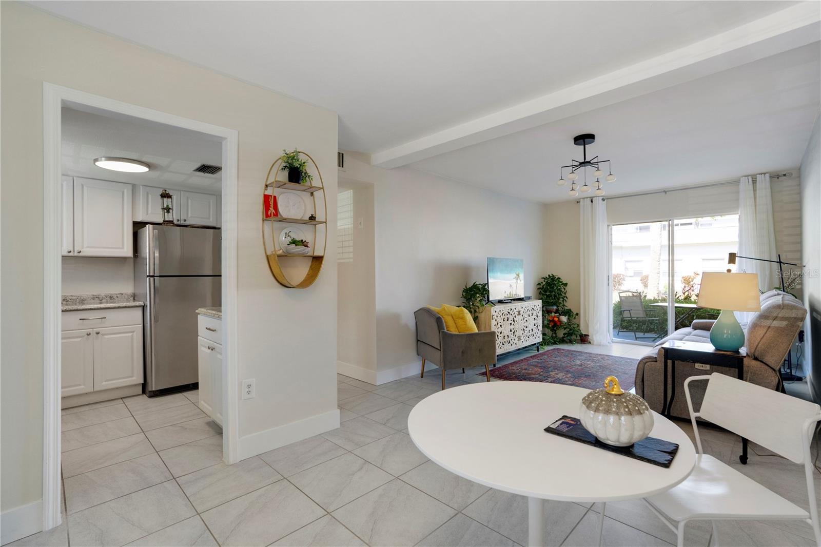 Image 4 of 34 For 2211 Sunset Drive E3