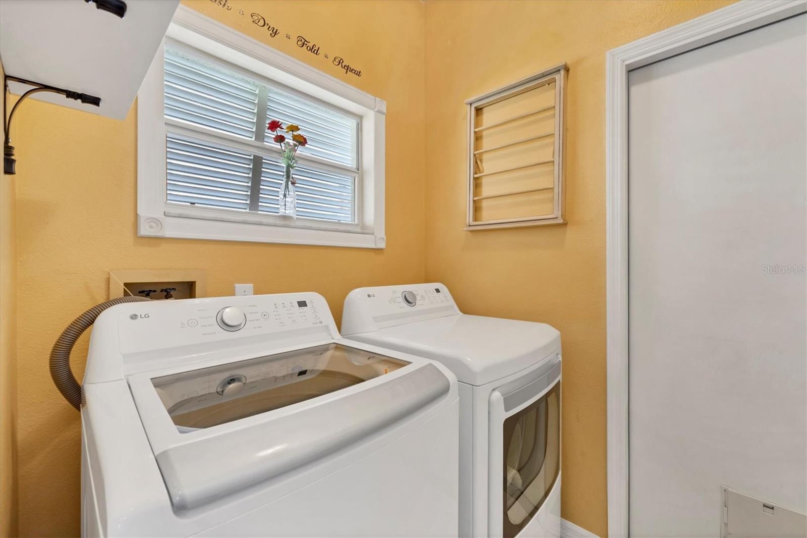 Image 20 of 39 For 4511 Del Sol Boulevard S