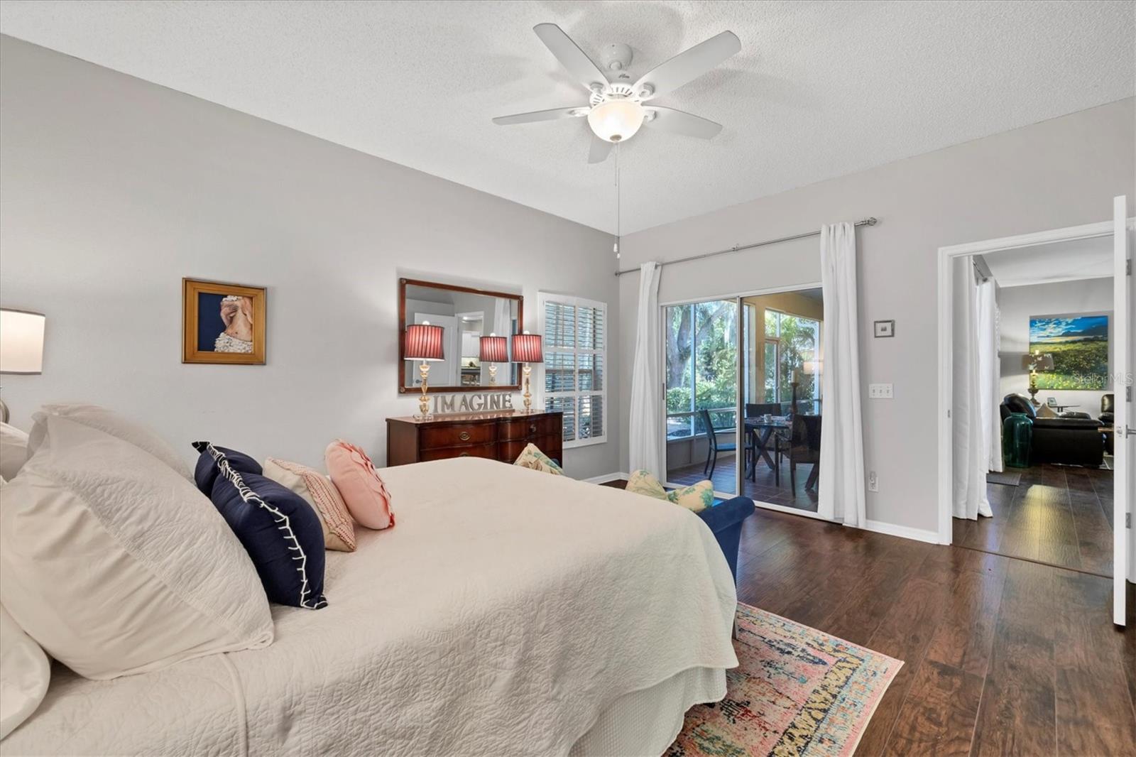 Image 22 of 39 For 4511 Del Sol Boulevard S