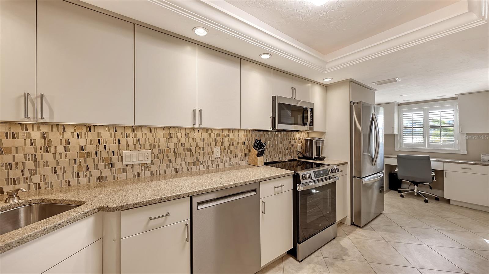 Image 13 of 35 For 5780 Midnight Pass Road 207