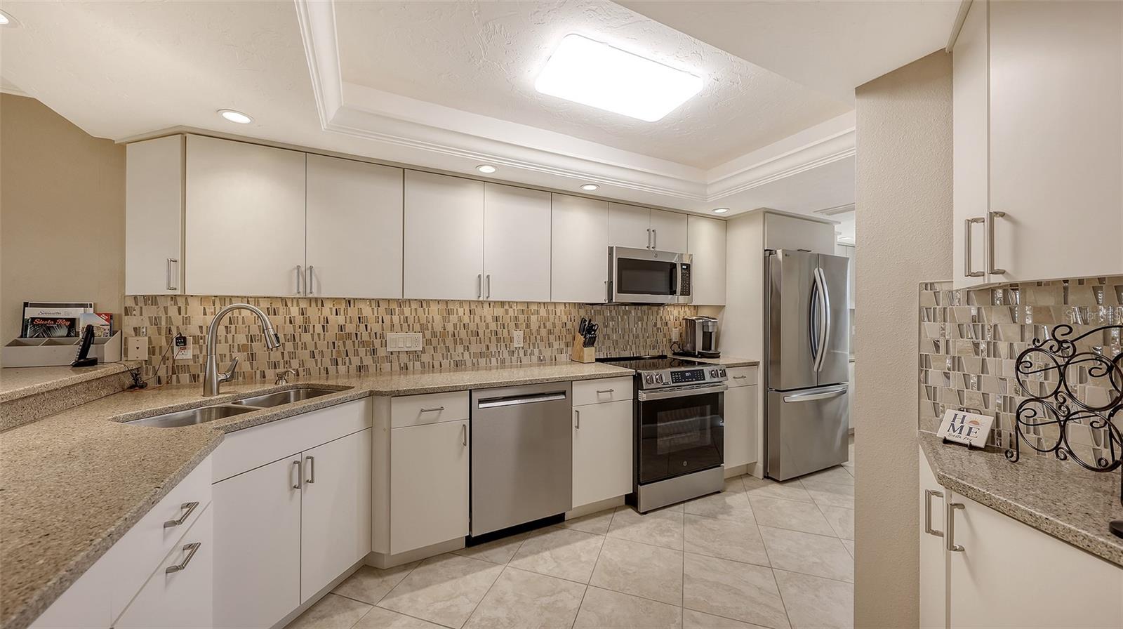 Image 14 of 35 For 5780 Midnight Pass Road 207