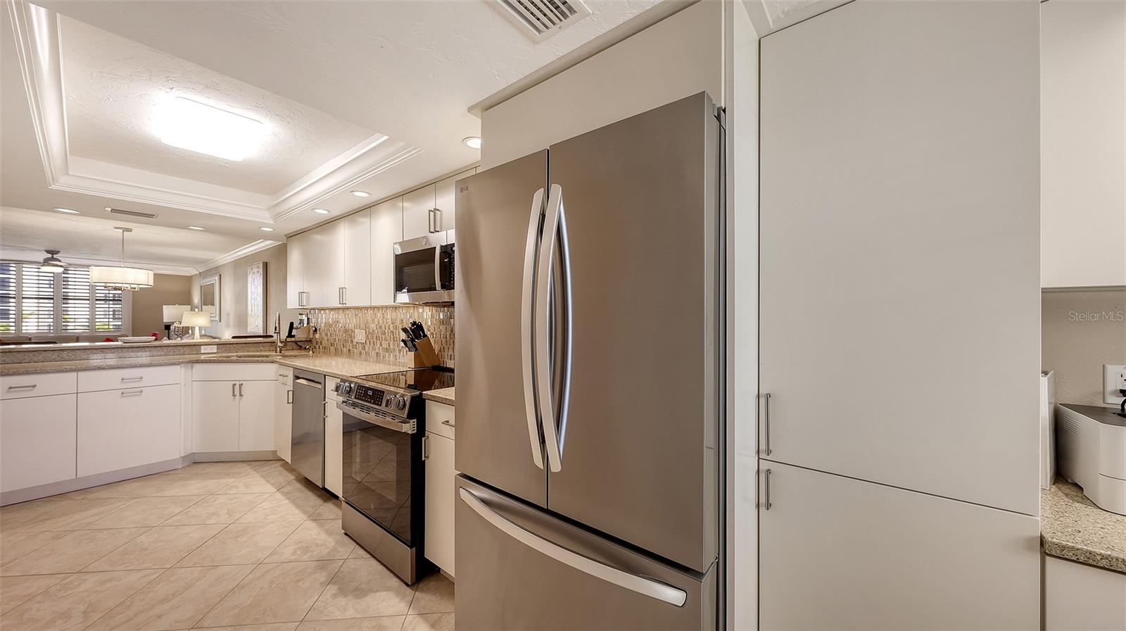 Image 16 of 35 For 5780 Midnight Pass Road 207