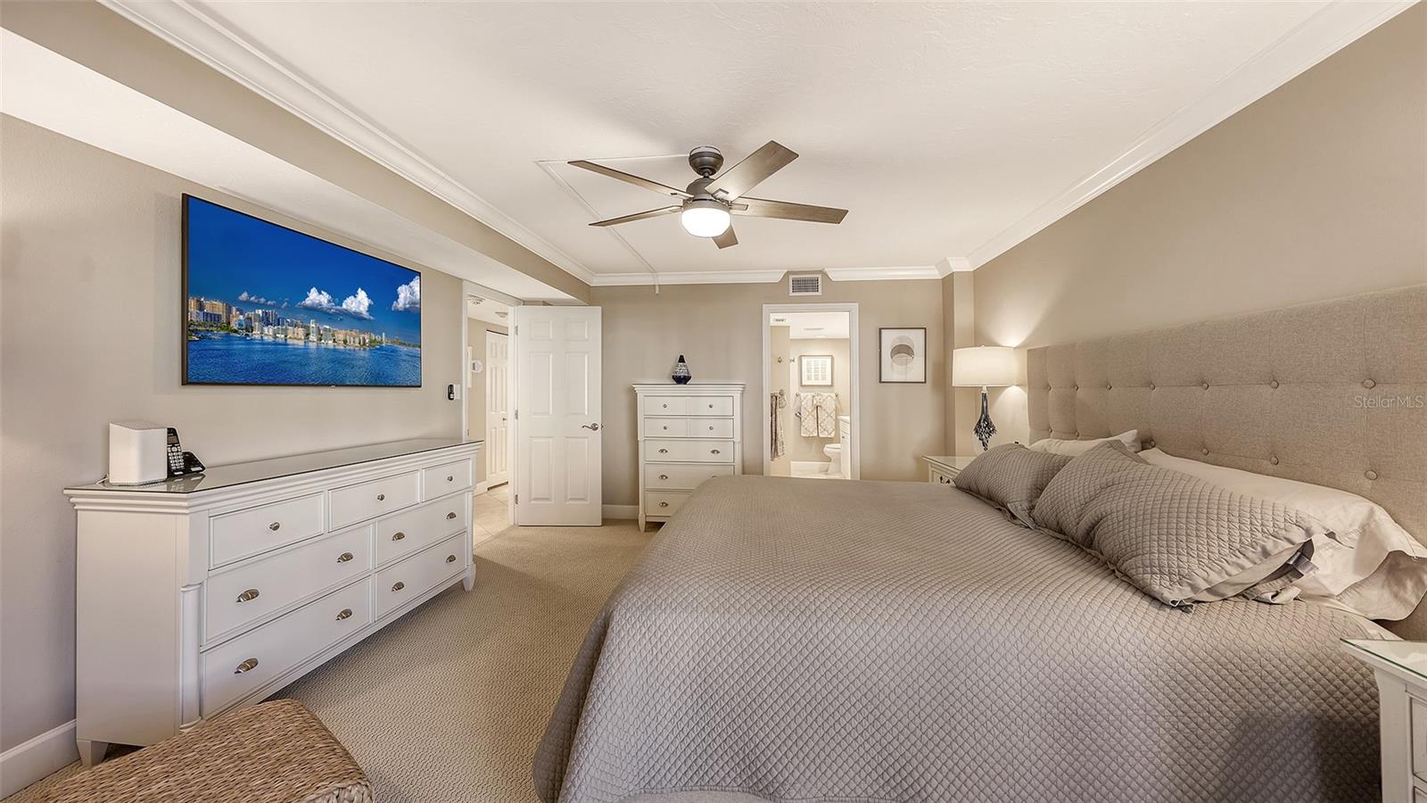 Image 19 of 35 For 5780 Midnight Pass Road 207