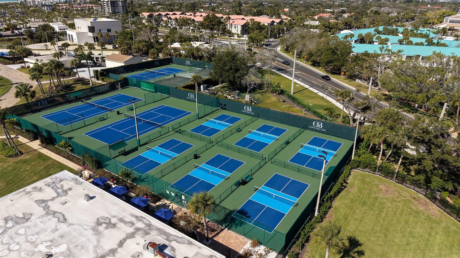 Image 27 of 35 For 5780 Midnight Pass Road 207