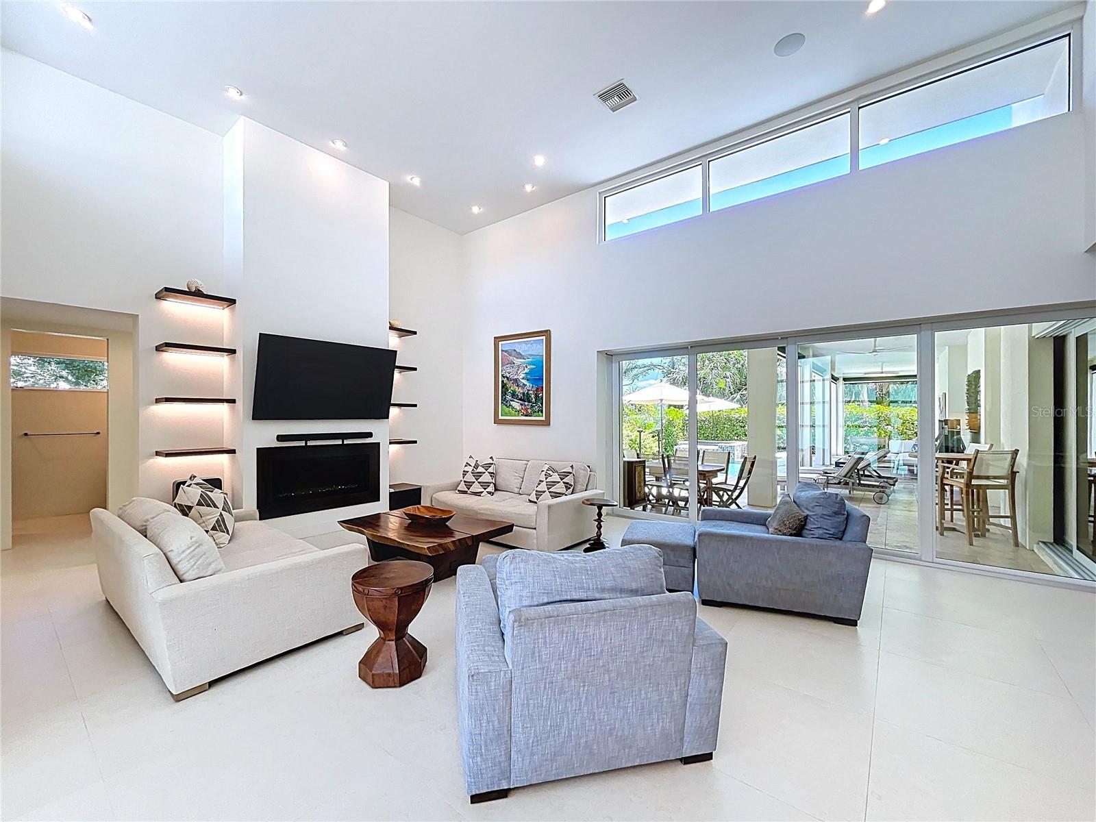 Image 12 of 90 For 1347 Harbor Drive