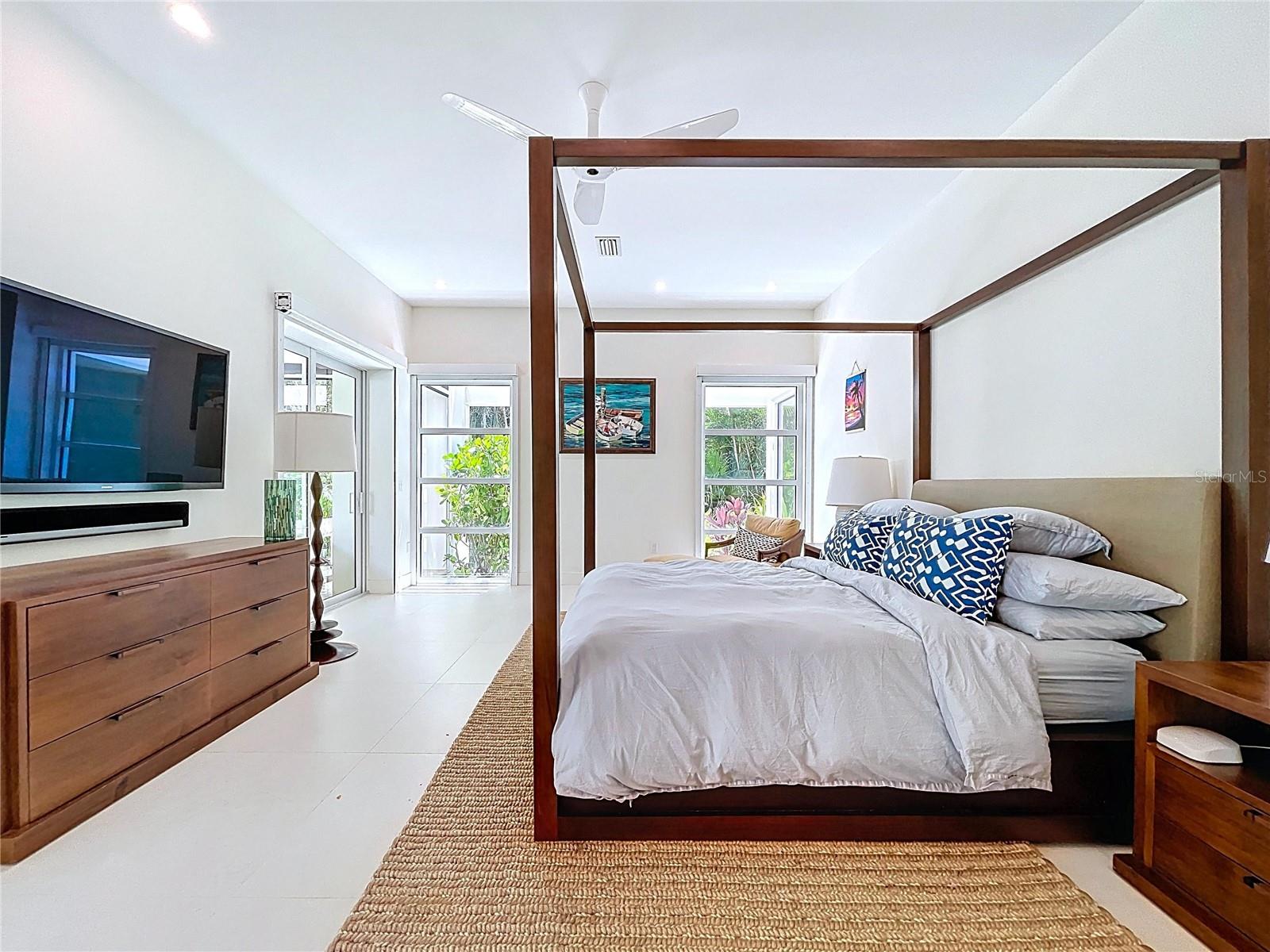 Image 37 of 90 For 1347 Harbor Drive