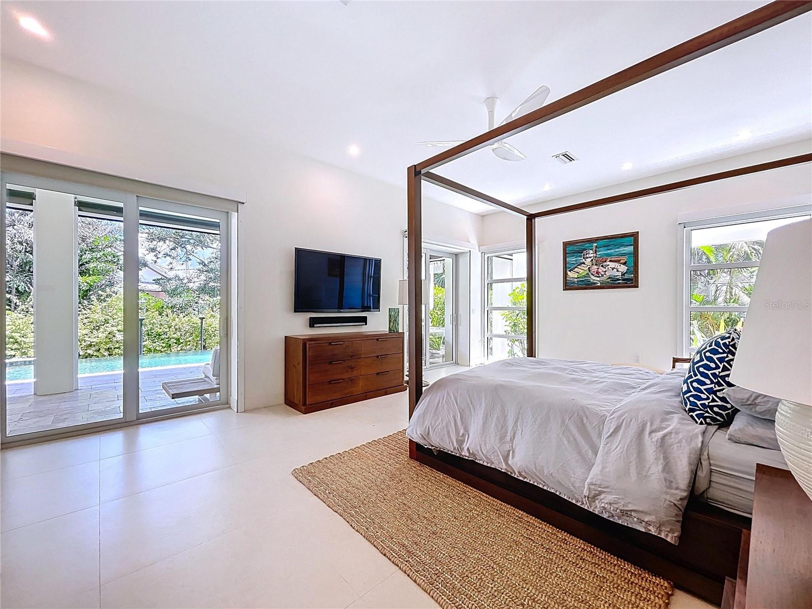 Image 38 of 90 For 1347 Harbor Drive