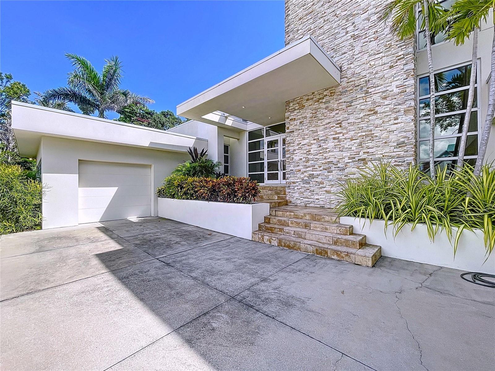 Image 4 of 90 For 1347 Harbor Drive