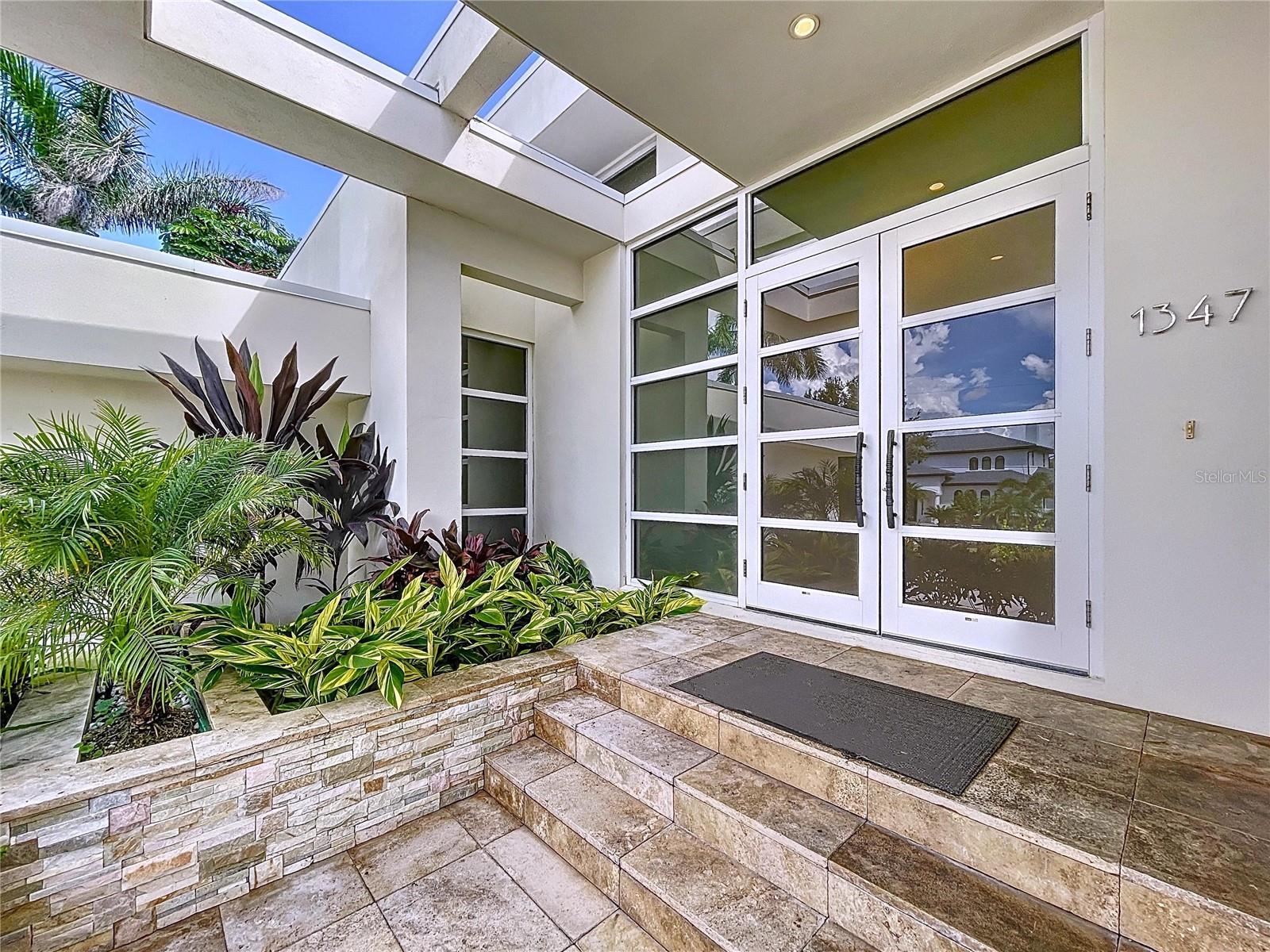 Image 5 of 90 For 1347 Harbor Drive