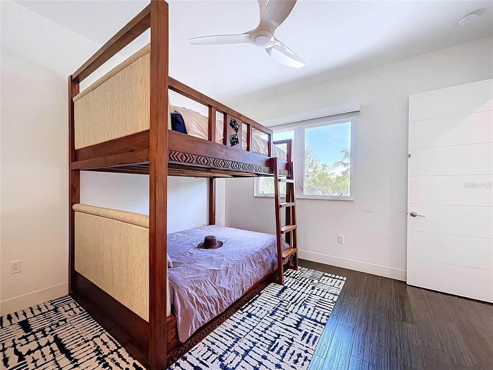 Image 57 of 90 For 1347 Harbor Drive