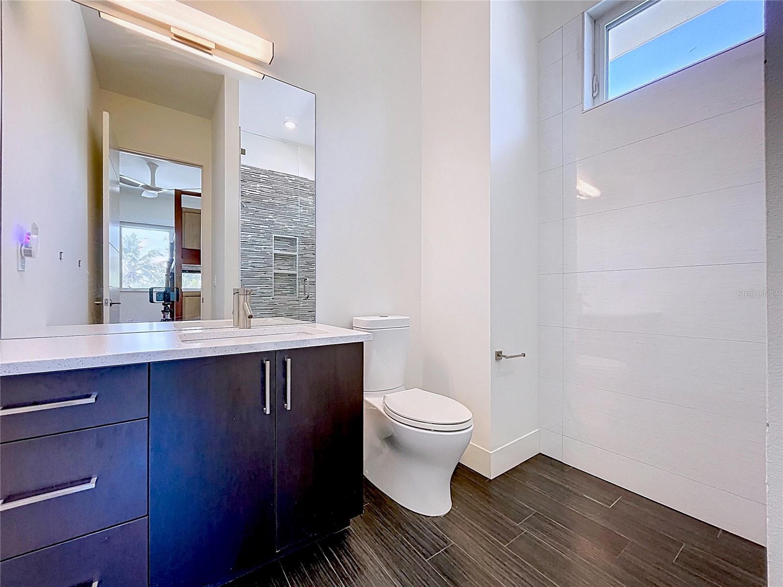 Image 58 of 90 For 1347 Harbor Drive