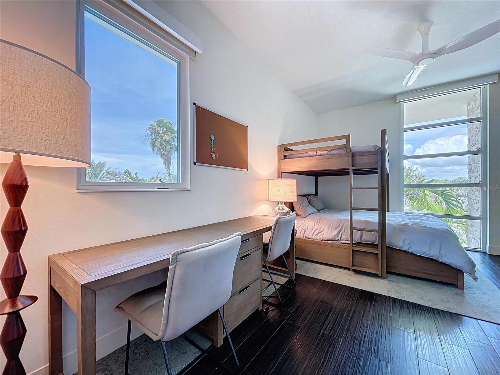 Image 60 of 90 For 1347 Harbor Drive