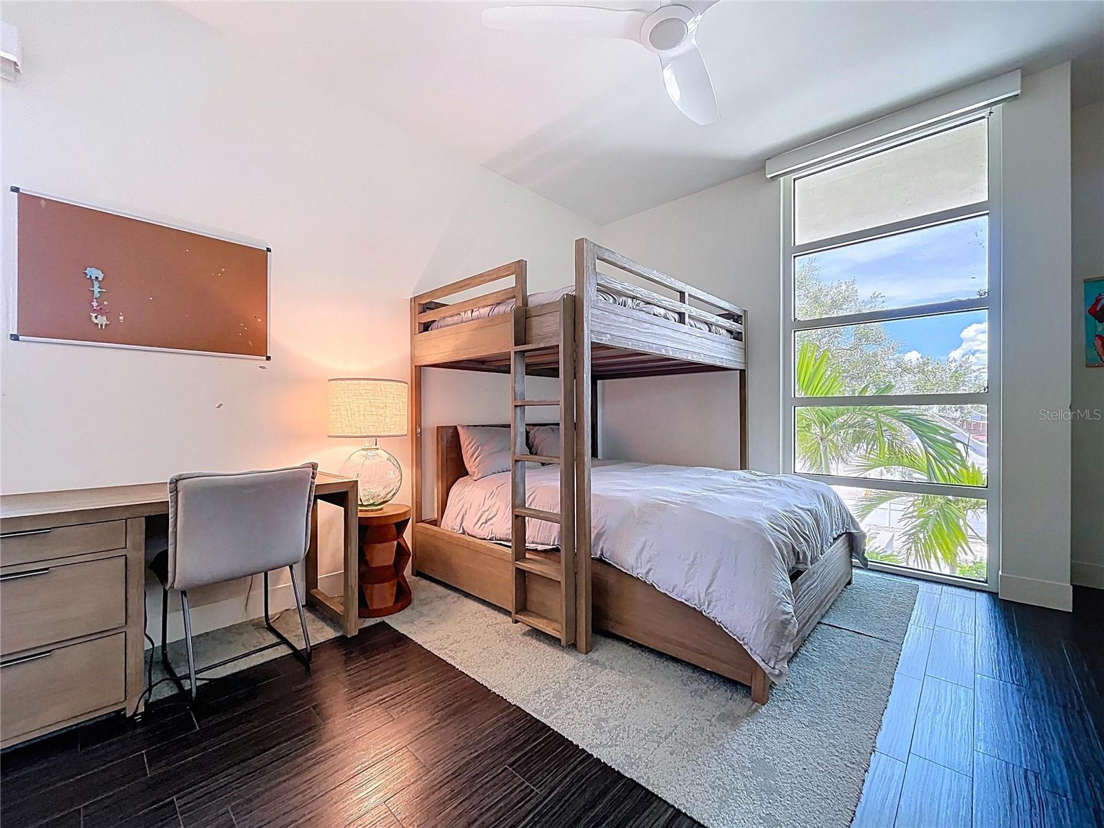 Image 76 of 90 For 1347 Harbor Drive