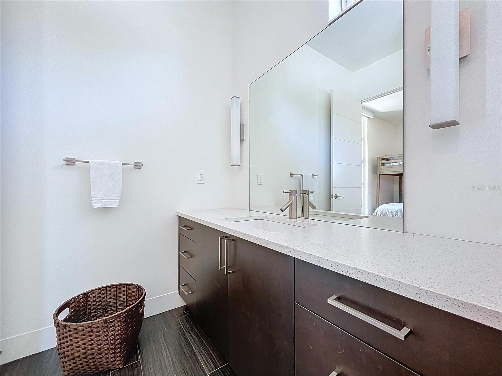 Image 82 of 90 For 1347 Harbor Drive