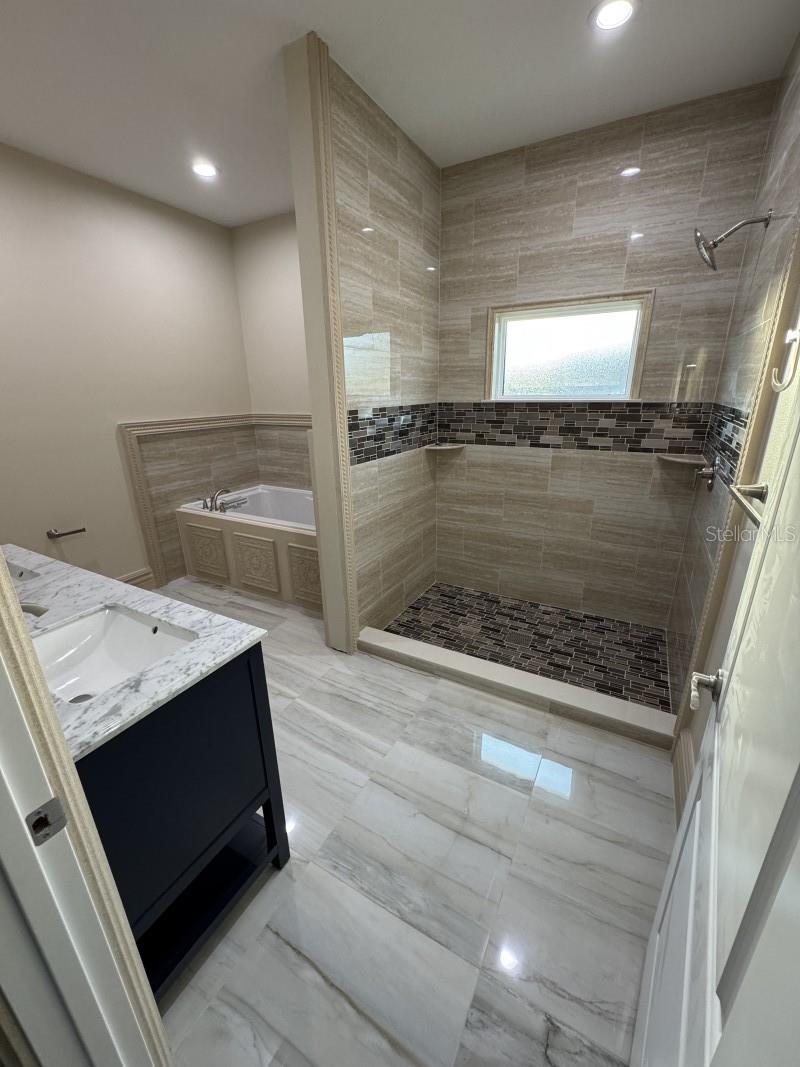 Image 15 of 35 For 1032 38th Terrace