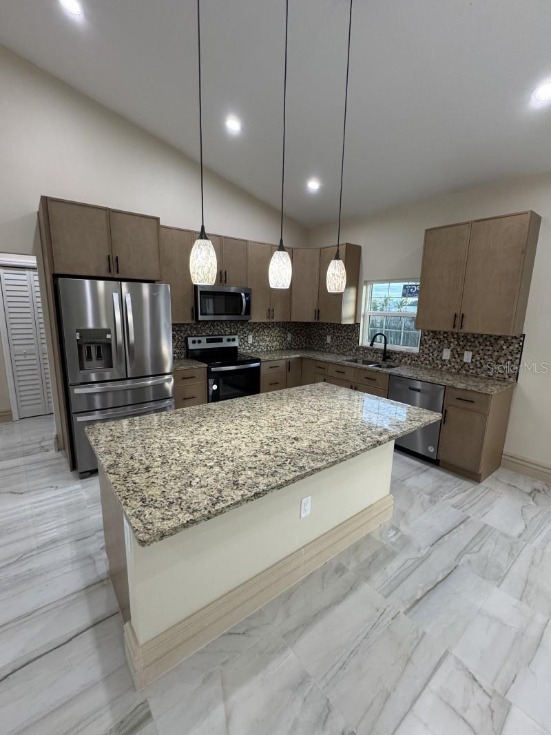 Image 20 of 35 For 1032 38th Terrace