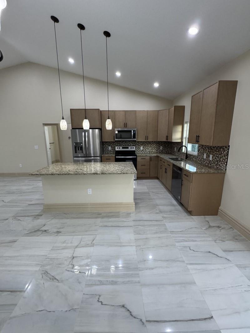 Image 24 of 35 For 1032 38th Terrace