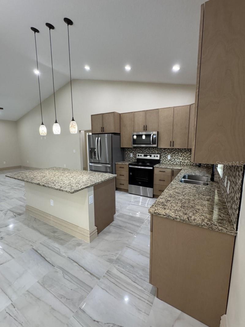 Image 25 of 35 For 1032 38th Terrace