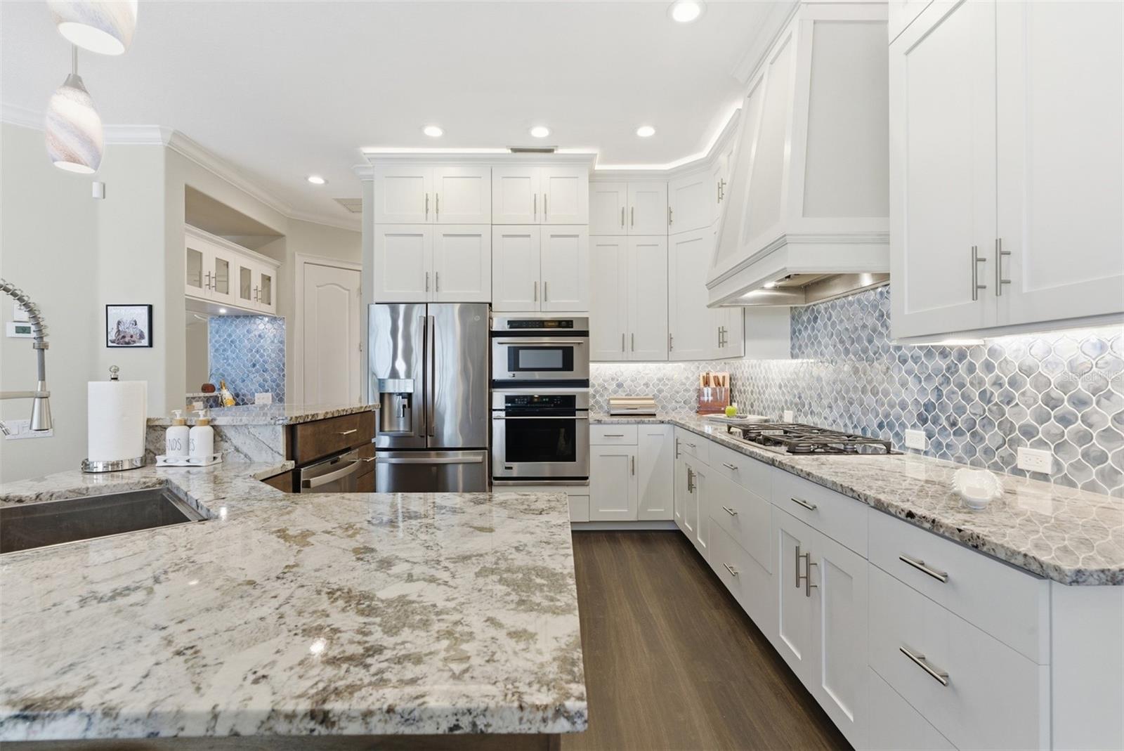 Listing photo id 20 for 120 12th Avenue E