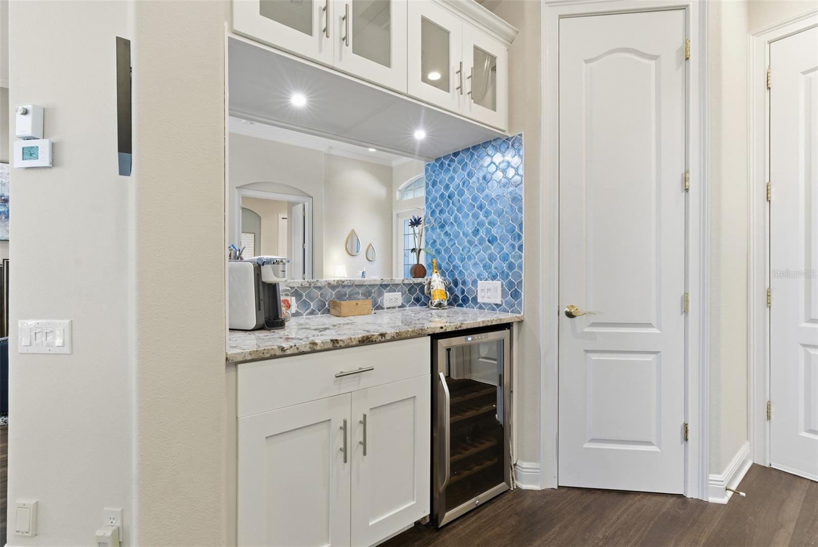 Listing photo id 23 for 120 12th Avenue E