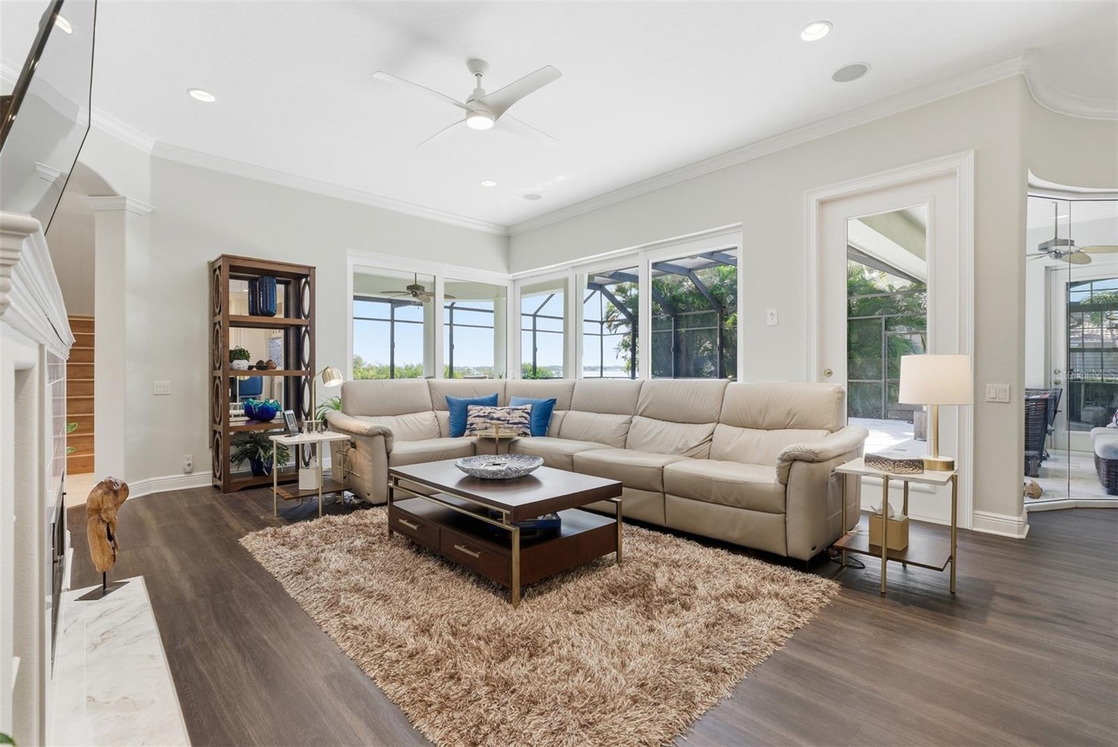 Listing photo id 28 for 120 12th Avenue E