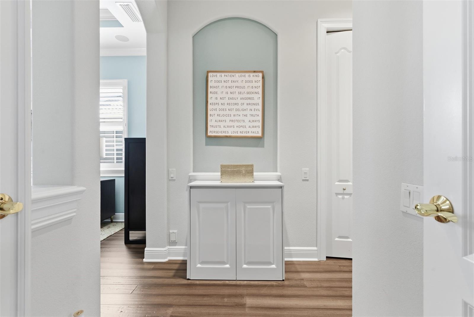 Listing photo id 29 for 120 12th Avenue E