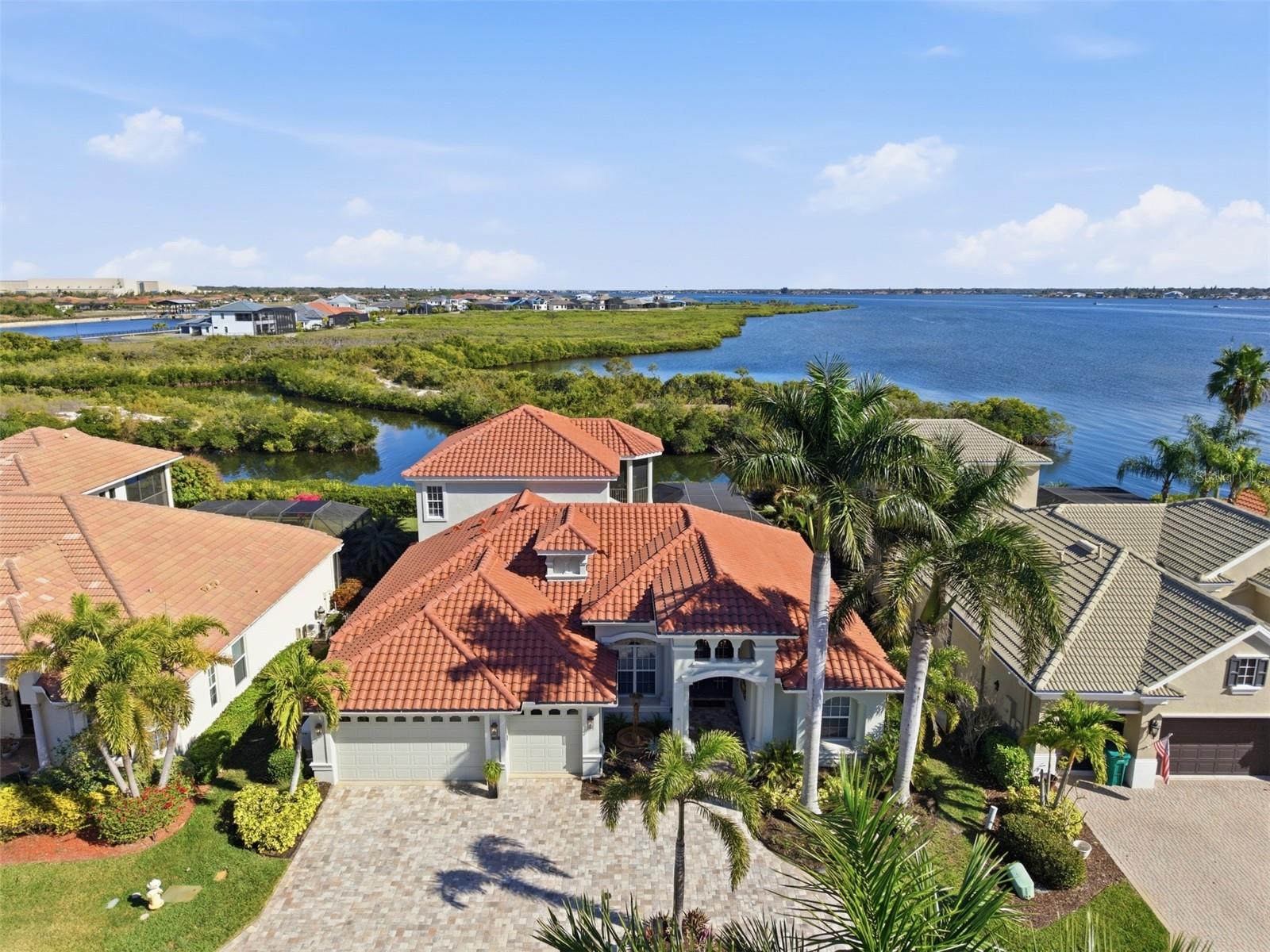 Listing photo id 2 for 120 12th Avenue E