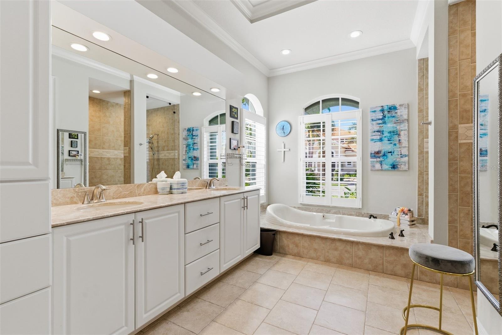 Listing photo id 38 for 120 12th Avenue E