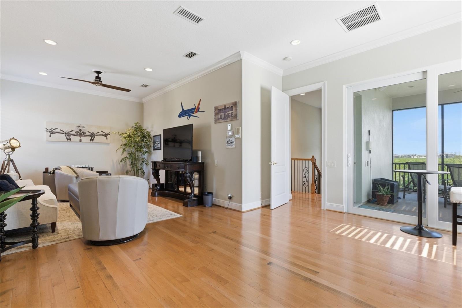 Listing photo id 48 for 120 12th Avenue E