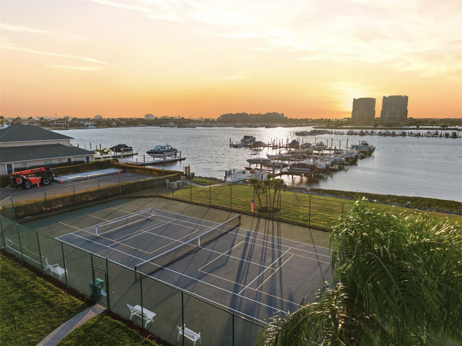 Listing photo id 87 for 120 12th Avenue E