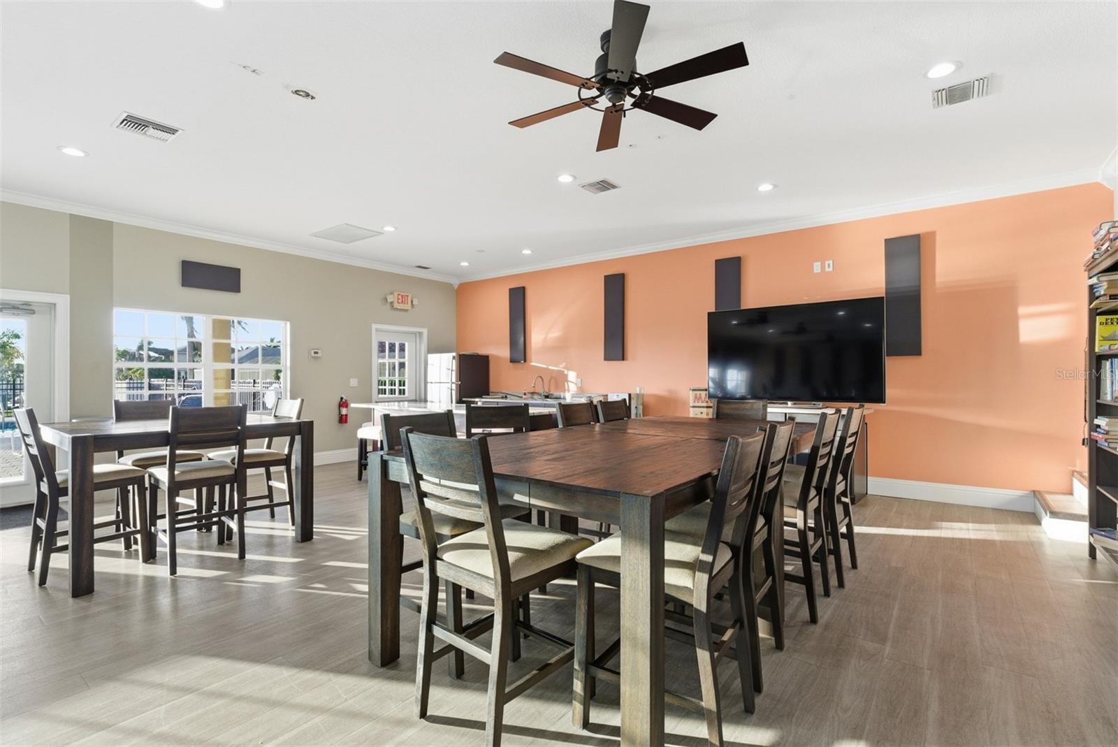 Listing photo id 90 for 120 12th Avenue E