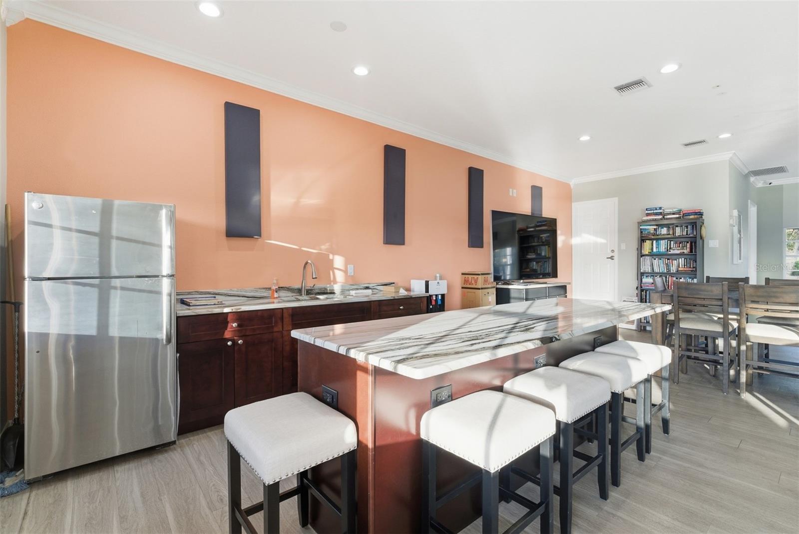 Listing photo id 95 for 120 12th Avenue E