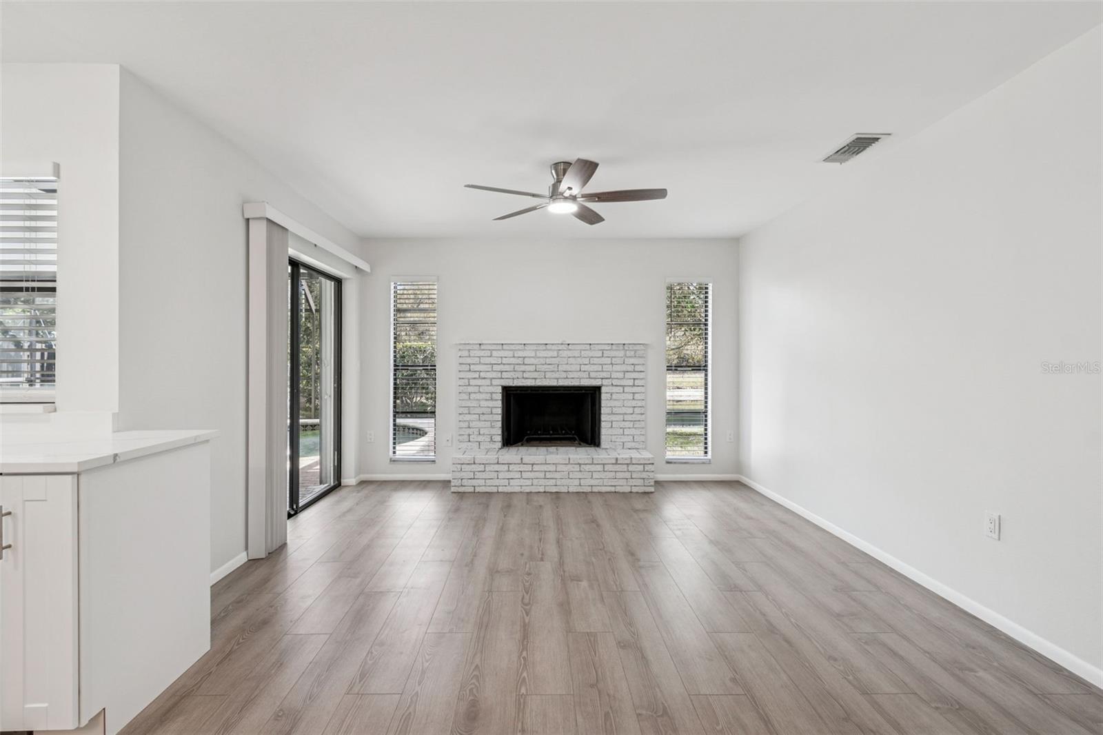 Image 24 of 100 For 4423 Meadow Creek Circle