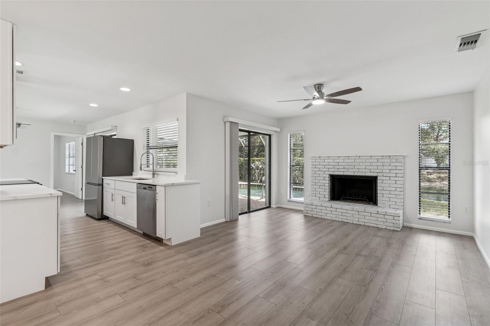 Image 25 of 100 For 4423 Meadow Creek Circle