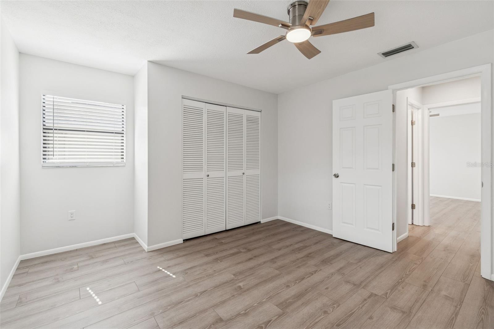 Image 31 of 100 For 4423 Meadow Creek Circle