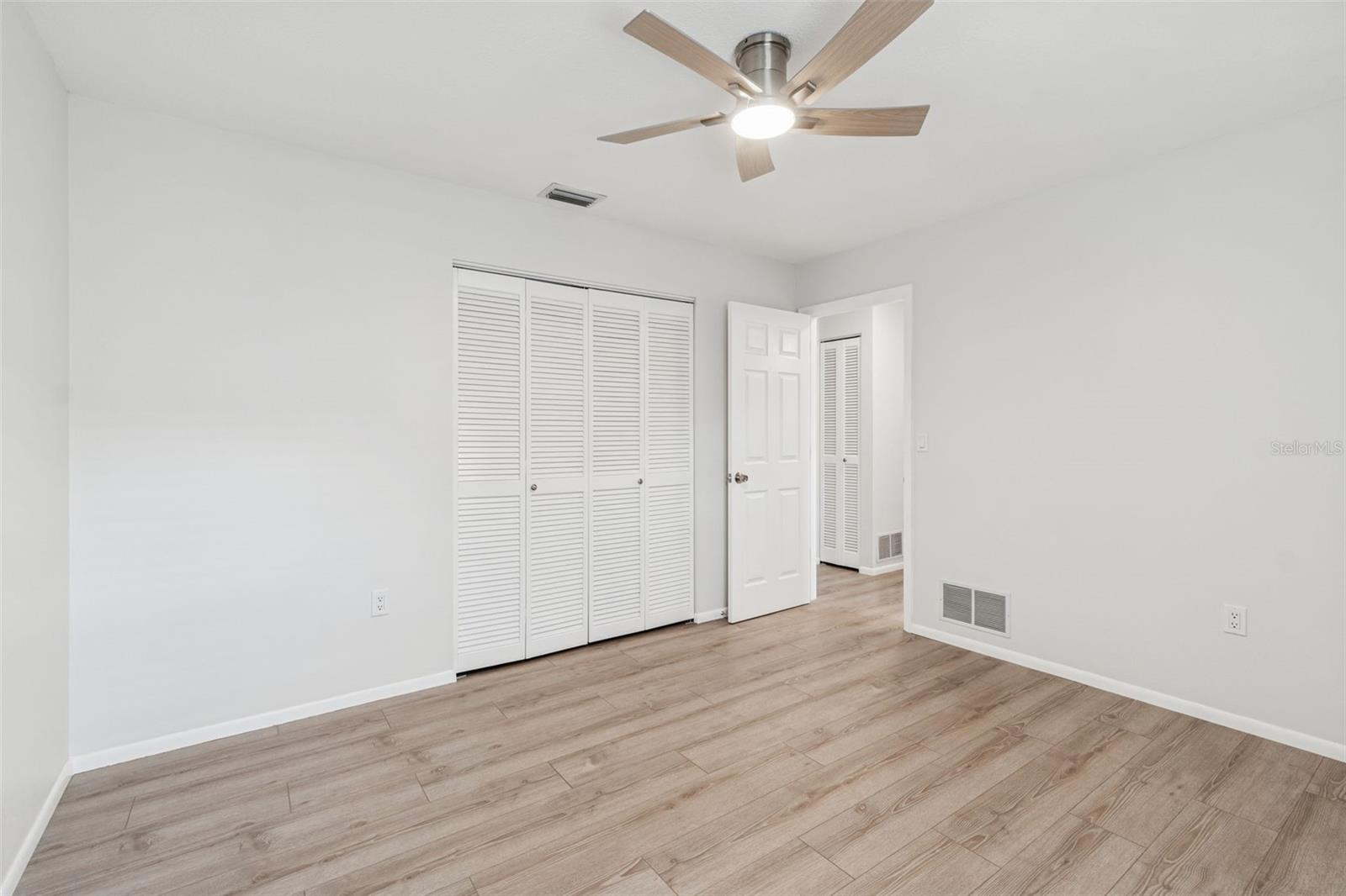 Image 41 of 100 For 4423 Meadow Creek Circle