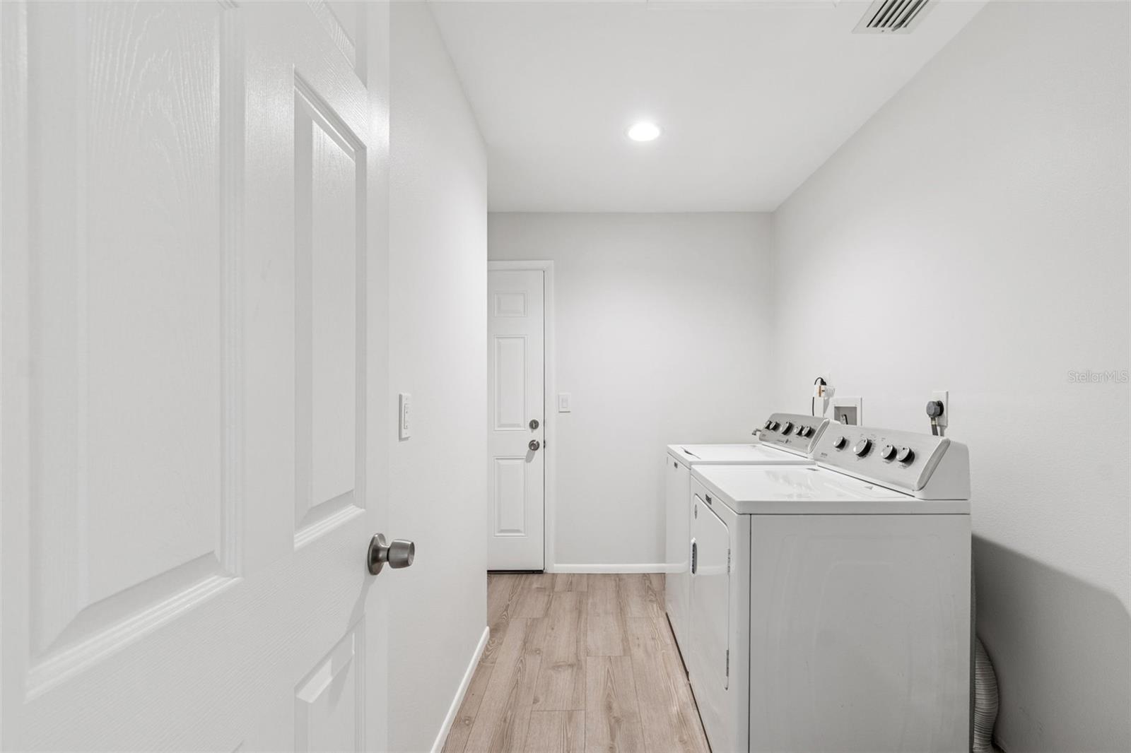 Image 47 of 100 For 4423 Meadow Creek Circle