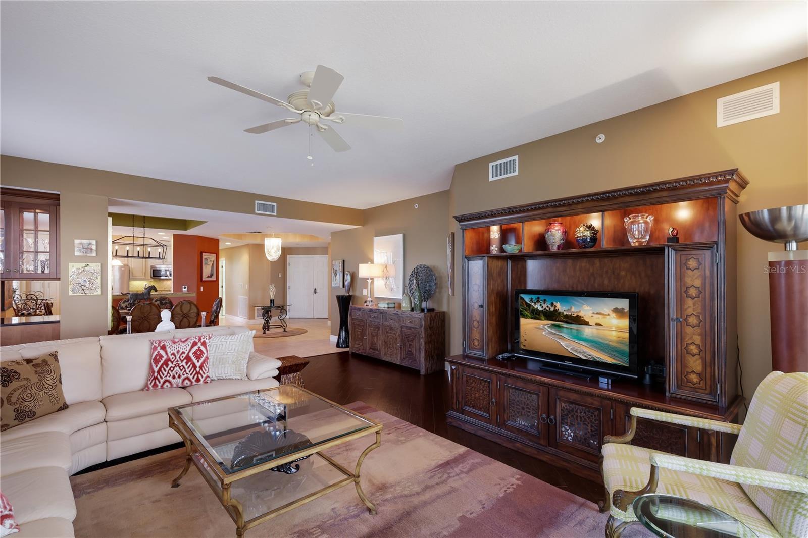 Image 10 of 40 For 6422 Watercrest Way 302